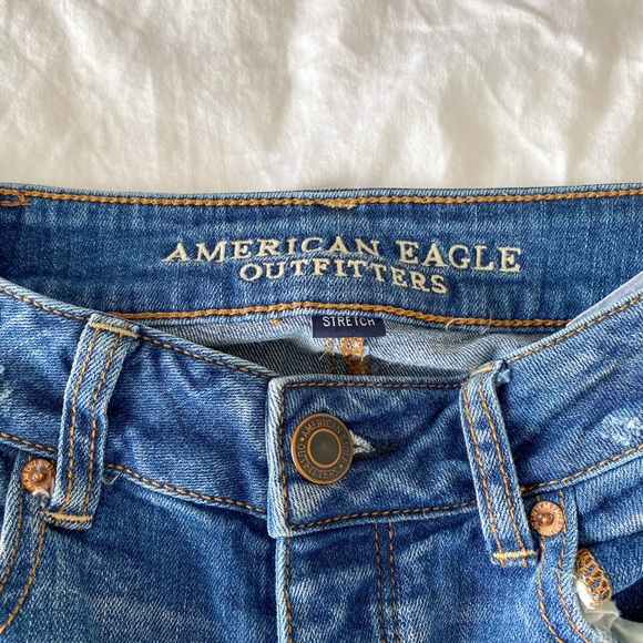 2/$40💜 CLOSET CLEAN OUT: American Eagle ripped boyfriend jeans - Picture 5 of 10